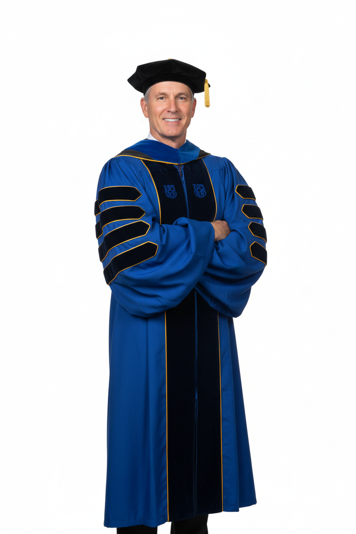 Doctoral Gown for UC Riverside Graduation 模特展示图