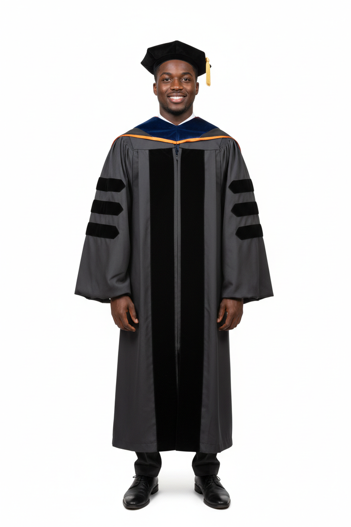 Princeton University 灰色款 Doctoral Regalia 模特展示图