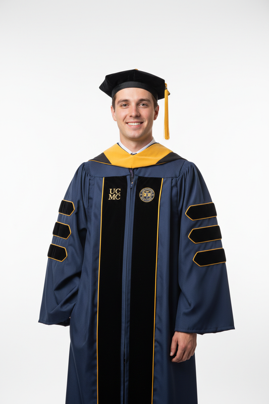 UC Merced Doctoral Regalia 模特展示图